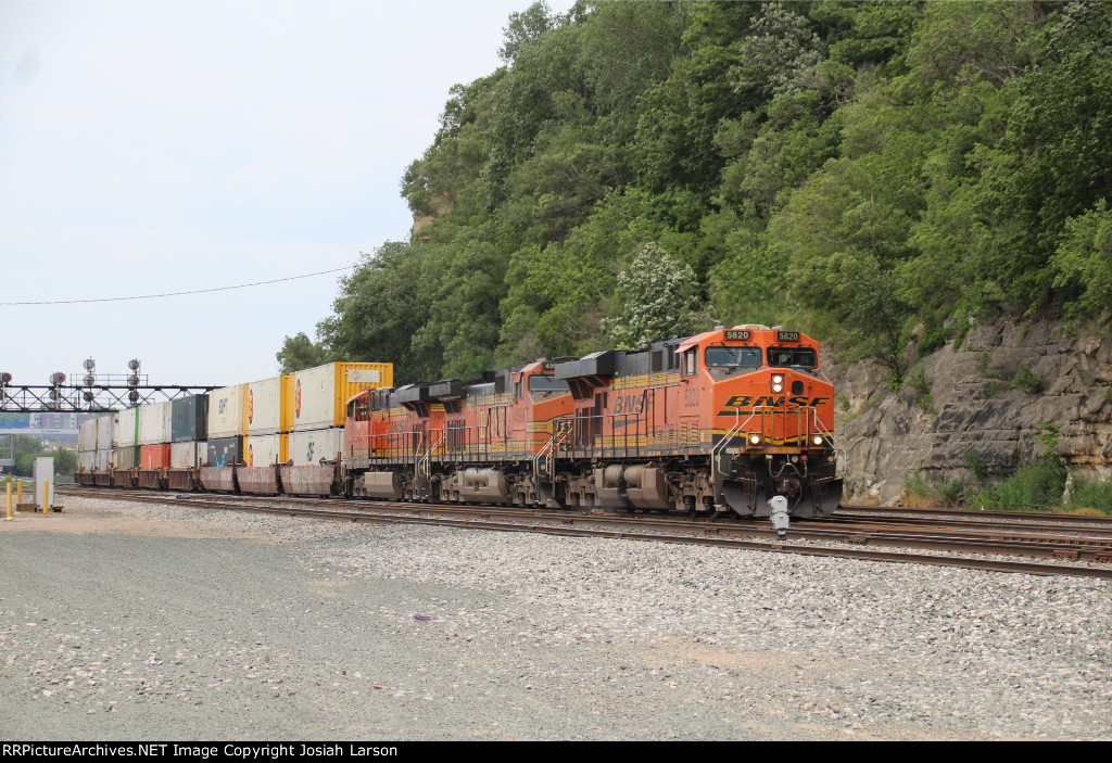 BNSF 5820 East